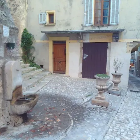 La Fontaine Apartment